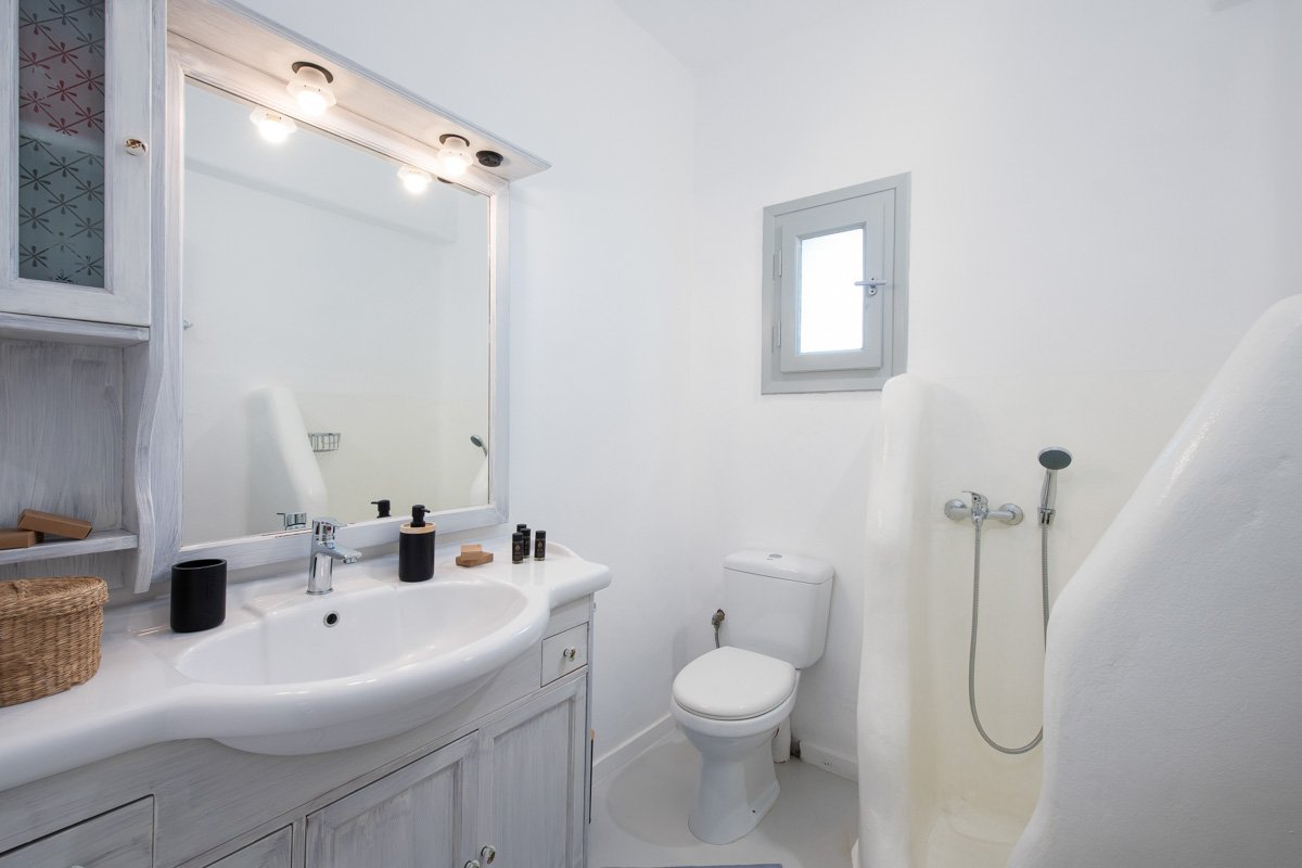 Deluxe Residence Bathroom
